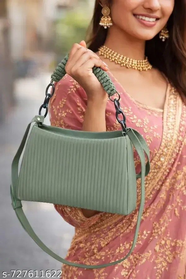 Elegant_Ribbed_Shoulder_Bag_With_Braided_Handle_A_Perfect_Blend_Of_Style_And_Everyday_Comfort
