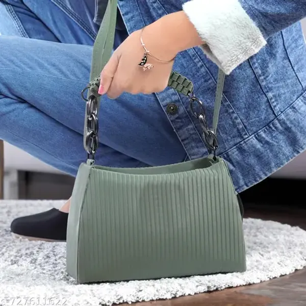 Elegant_Ribbed_Shoulder_Bag_With_Braided_Handle_A_Perfect_Blend_Of_Style_And_Everyday_Comfort