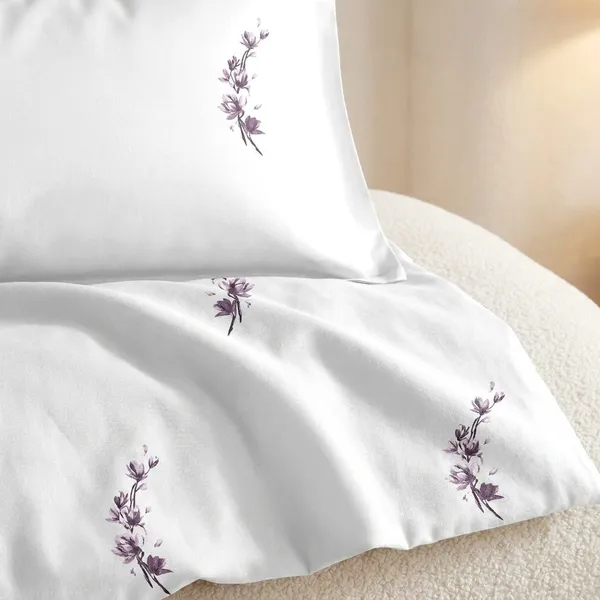 Zorico_Luxe_White_Lilly_Premium_Pure_Cotton_Floral_Embroidered_Bedding_Set_400_Tc_Fabric
