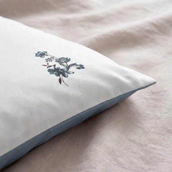 Zorico_Luxe_White_Lilly_Premium_Pure_Cotton_Bedding_Set_With_Grey_Floral_Print_400_Tc_Fabric