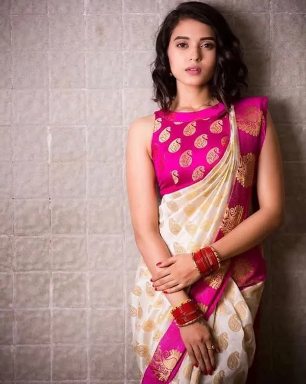 White_Lichi_Silk_Saree_With_Unstitched_Blouse_For_Women
