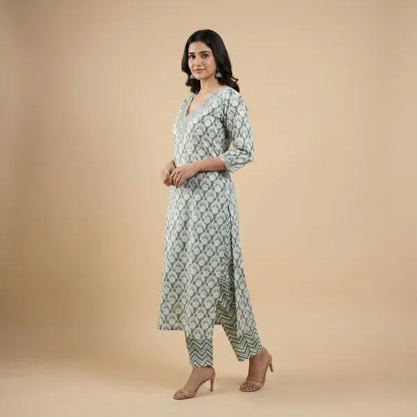 Green_And_White_Cotton_Blend_Kurta_For_Women