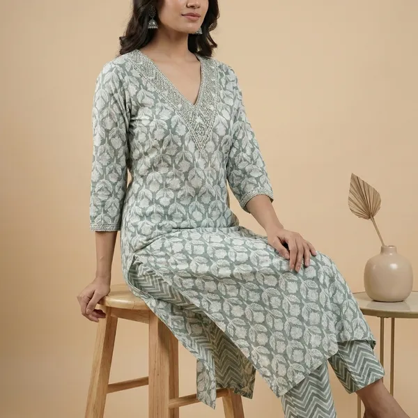Green_And_White_Cotton_Blend_Kurta_For_Women