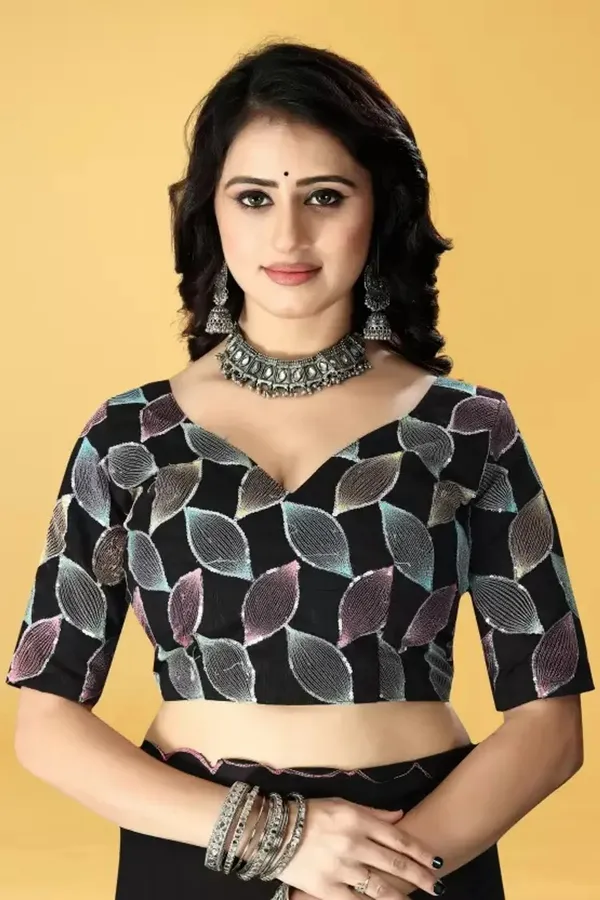 Black_Reniyal_Embroidered_Scalloped_Border_Saree_For_Women