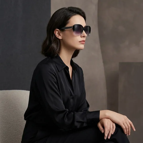 Gradient_Black_to_Clear_Oversized_Sunglasses_for_Women