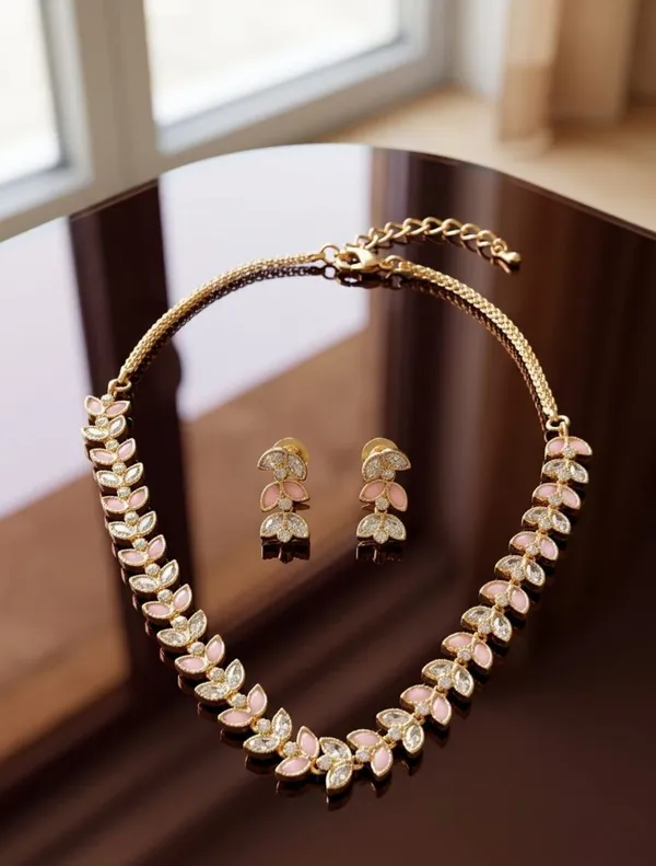 Gold_Brass_Necklace_Set_For_Women