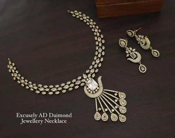 Gold_Brass_Necklace_Set_For_Women