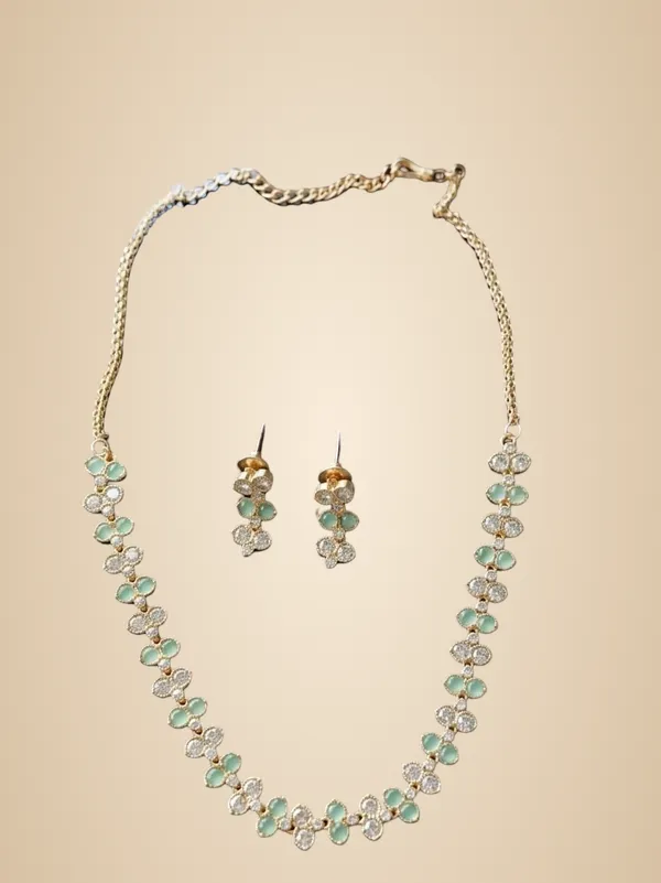 Gold_Brass_Necklace_Set_For_Women