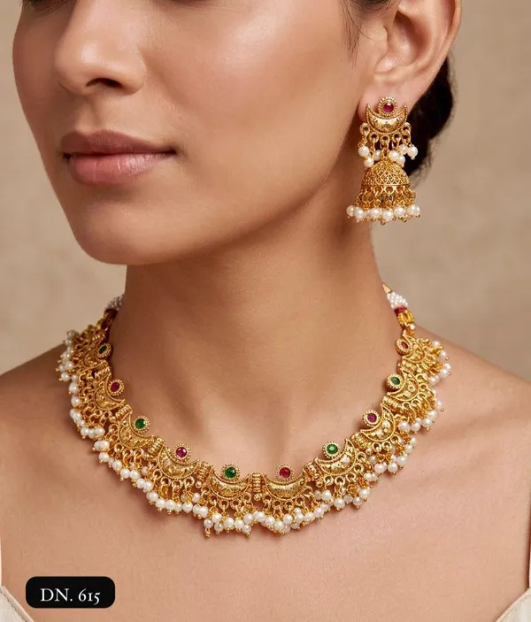 Gold_Brass_Necklace_Set_For_Women