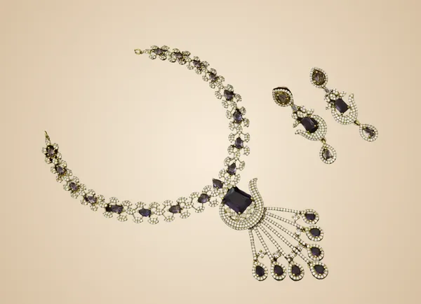 Black_Brass_Necklace_Set_For_Women