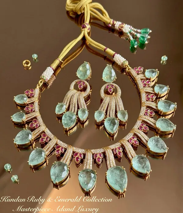 Light_Green_Brass_Necklace_Set_For_Women