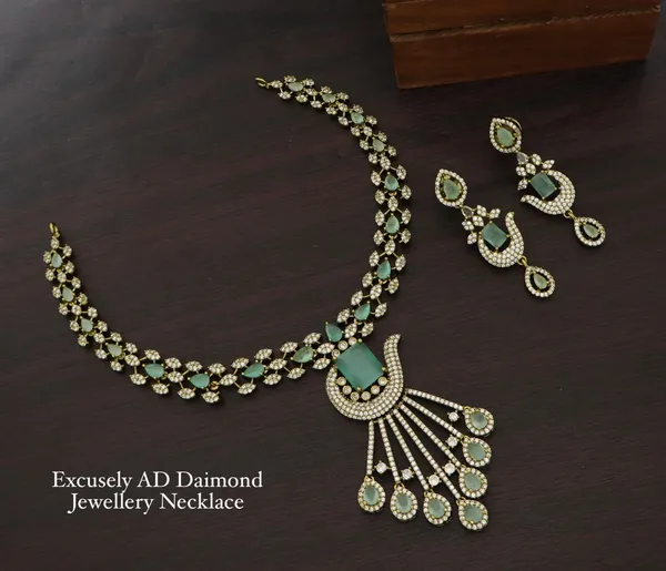 Green_Brass_Necklace_Set_For_Women