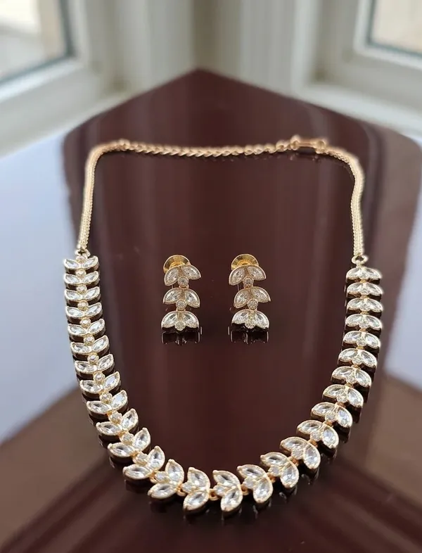 Gold_Brass_Necklace_Set_For_Women