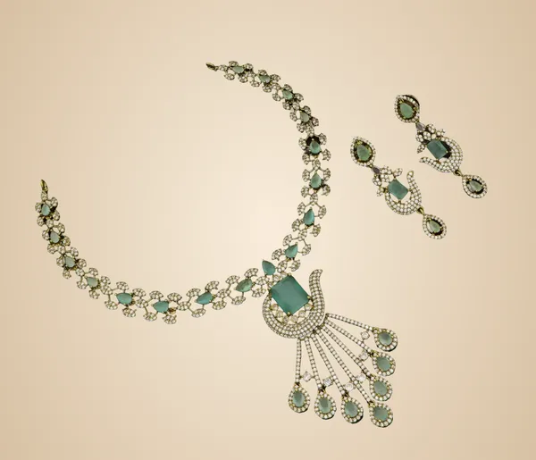 Green_Brass_Necklace_Set_For_Women