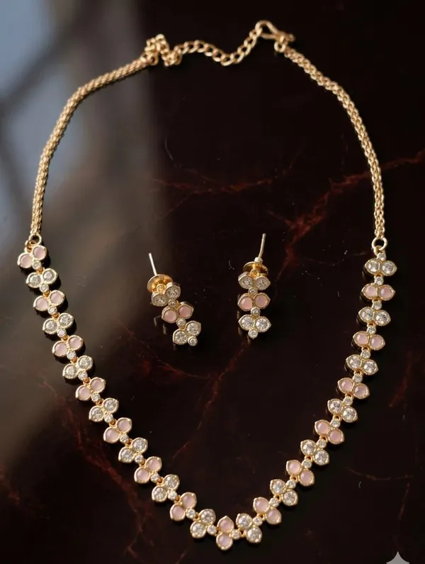 Gold_Brass_Necklace_Set_For_Women