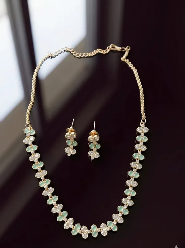 Gold_Brass_Necklace_Set_For_Women