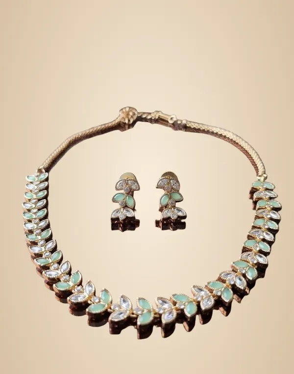 Gold_Brass_Necklace_Set_For_Women