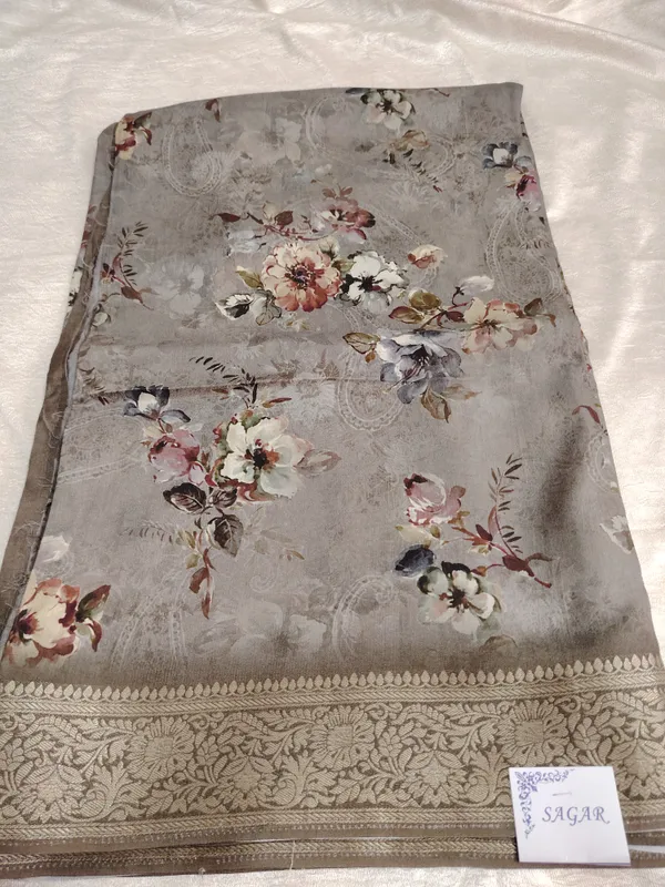Elegant_Moonga_Crepe_Silk_Floral_Print_Saree_-_Grey