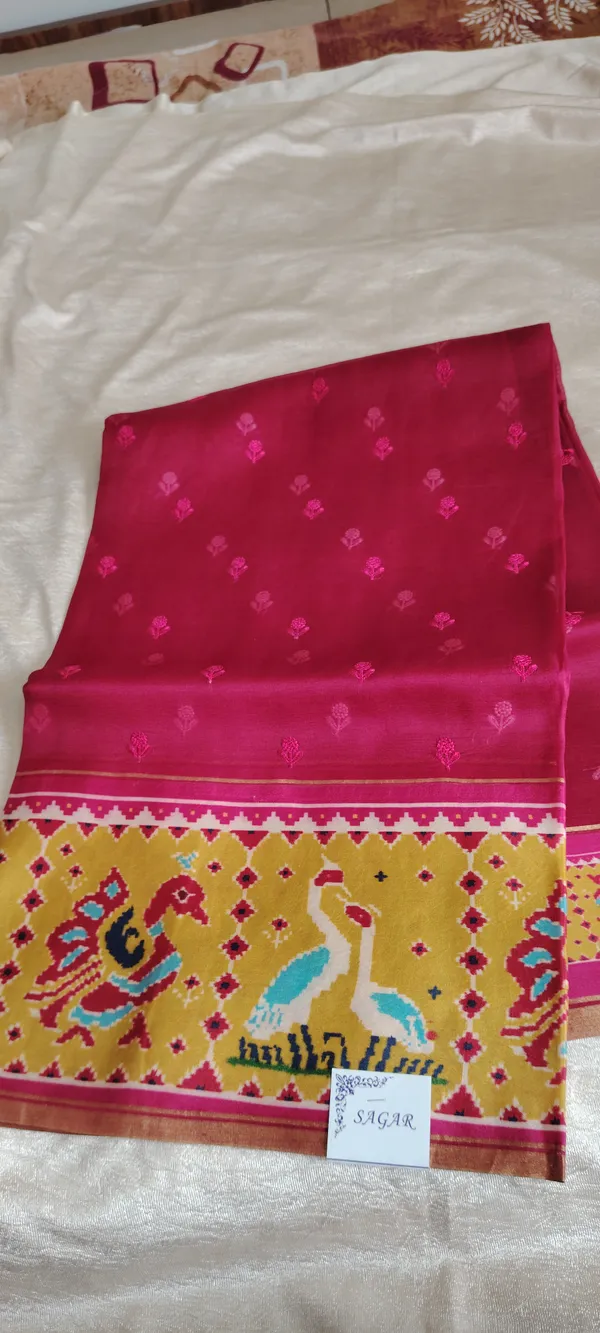 Banarasi_Kora_Silk_Saree_With_Peacock_Border_-_Magenta_Pink_And_Yellow