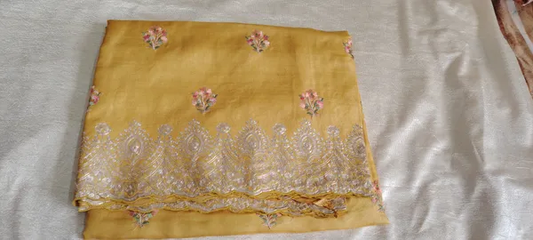 Yellow_Embroidered_Pure_Handloom_Tusser_Silk_Saree_With_Floral_Peeta_Work