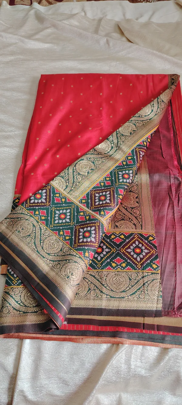 Red_Silk_Saree_With_Multicolor_Geometric_Border_And_Golden_Buti_Work