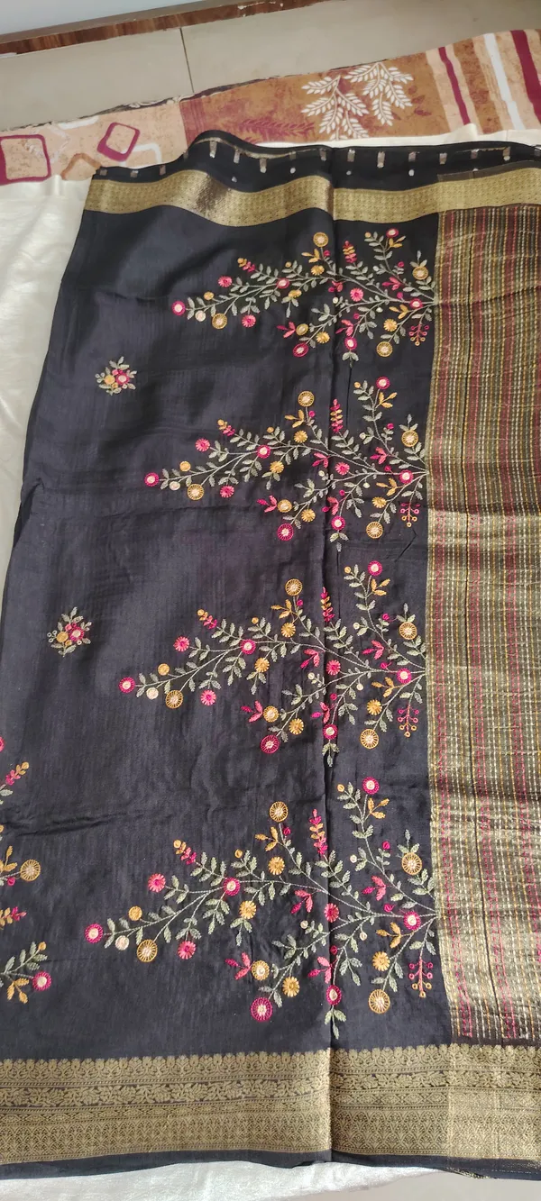 Embroidered_Black_Pure_Dola_Silk_Saree_With_Golden_Floral_Design_And_Striped_Border