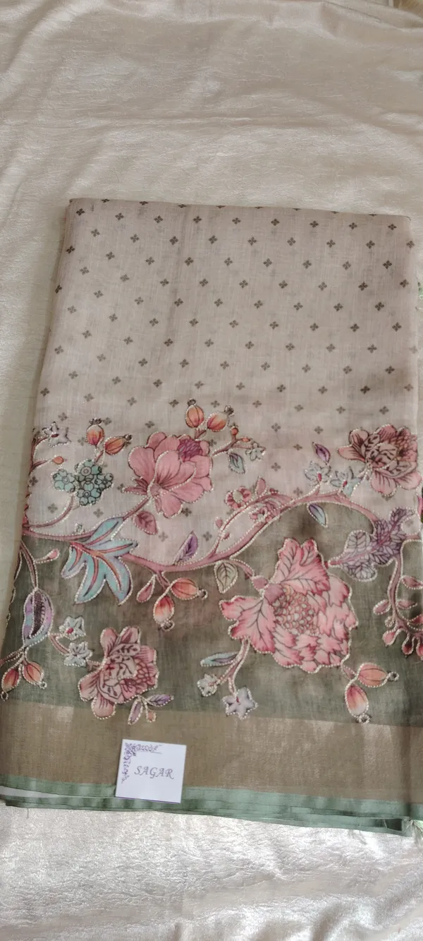 Elegant_Floral_Embroidered_Khadi_Silk_Saree_With_Border_Detail
