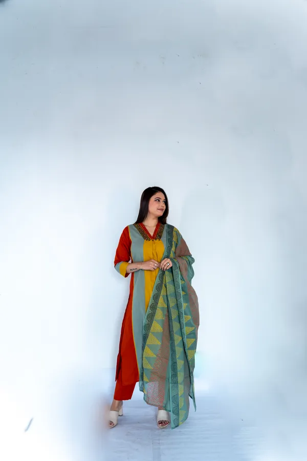 Multicolour_Ethnic_Kurti_With_Dupatta_Set