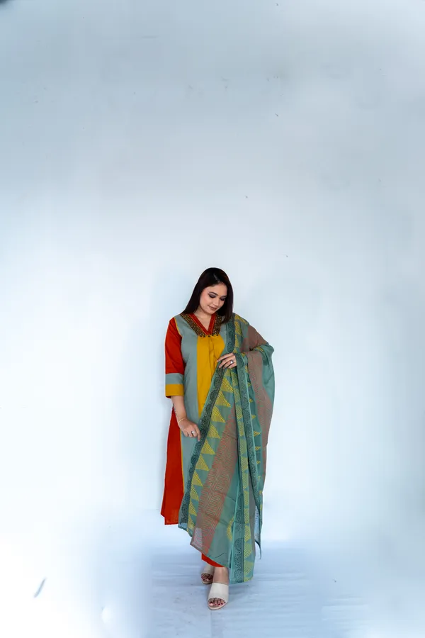 Multicolour_Ethnic_Kurti_With_Dupatta_Set