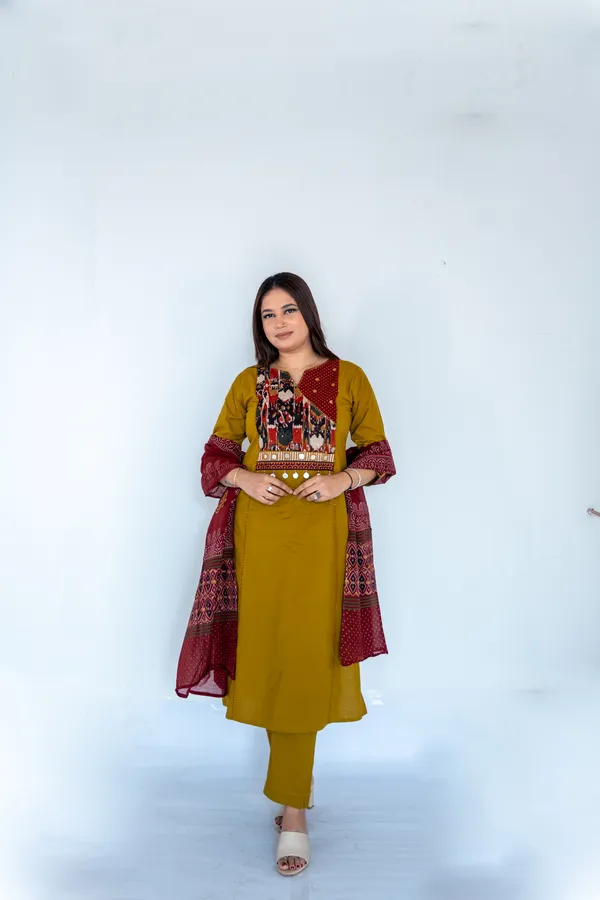 Ethnic_Kurta_Set_With_Ajrakh_Print_Dupatta_And_Women_Striped_Kurta_Dupatta_Set_With_Embroidery_Combo_Pack_Of_2