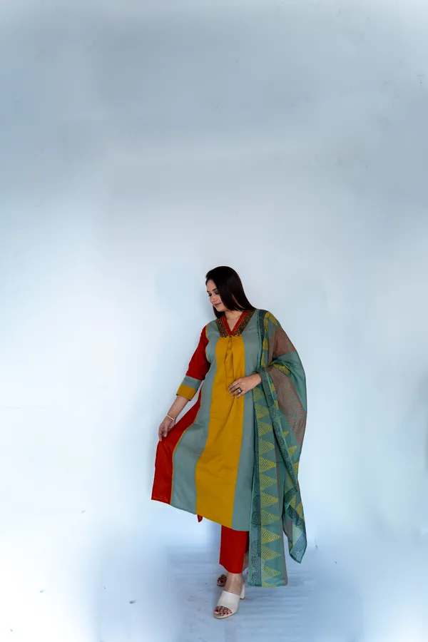 Multicolour_Ethnic_Kurti_With_Dupatta_Set