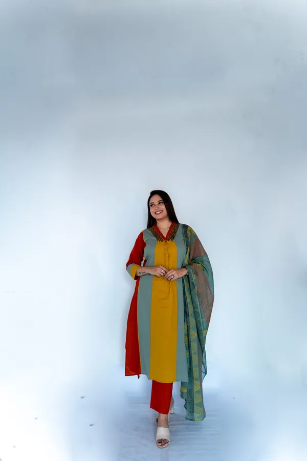 Multicolour_Ethnic_Kurti_With_Dupatta_Set