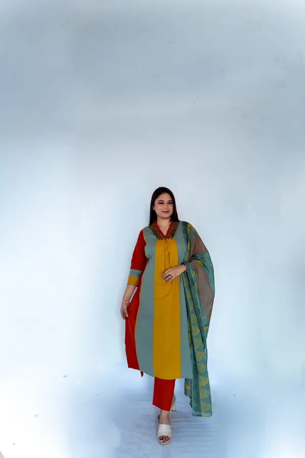 Multicolour_Ethnic_Kurti_With_Dupatta_Set