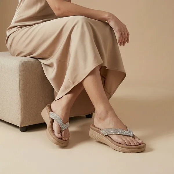 Beige_Pvc_Leather_Embellished_Platform_Flip_Flop_Sandals_For_Women