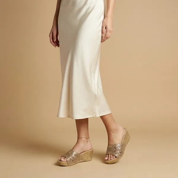 Gold_Glitter_Wedge_Sandals_For_Women