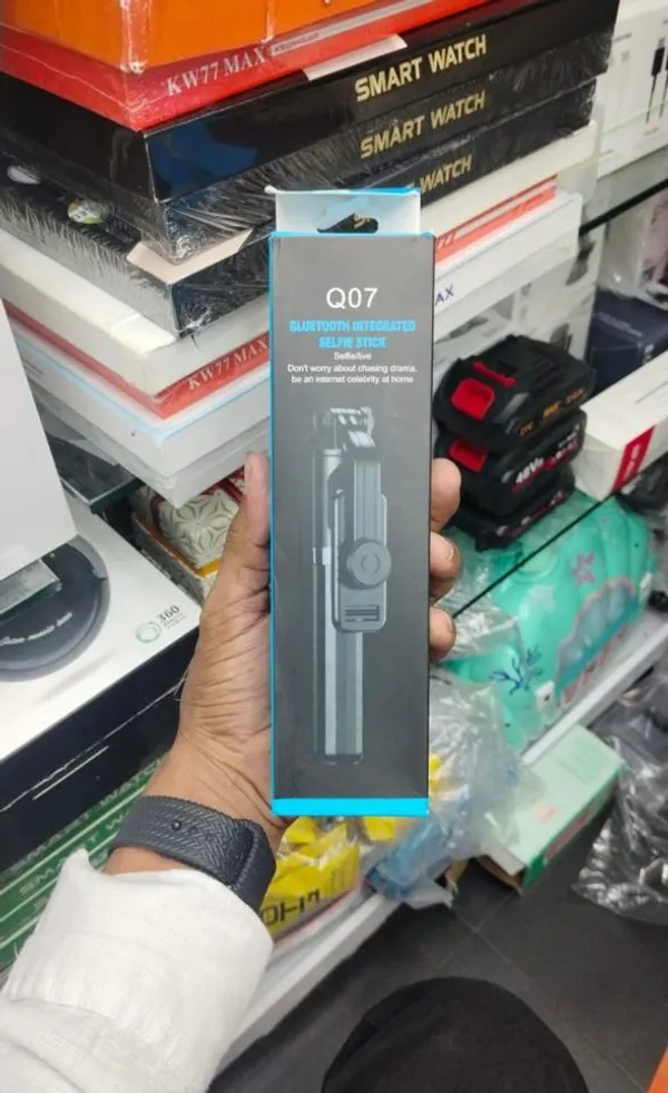 Bluetooth_Integrated_Selfie_Stick