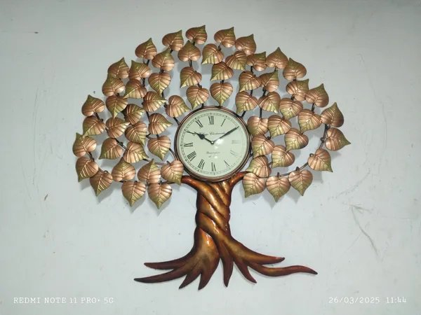 Decorative_Tree-Shaped_Metal_Wall_Clock_With_Golden_Leaves