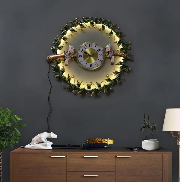 Decorative_Lighted_Wreath_Wall_Clock_With_Bird_Figurines