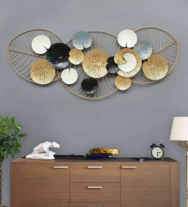 Decorative_Metal_Wall_Art_-_Overlapping_Circular_Discs_With_Gold_And_Black_Finish