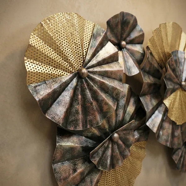 Multi-Circle_Metal_Wall_Art_Décor_With_Gold_And_Mother_Of_Pearl_Finish