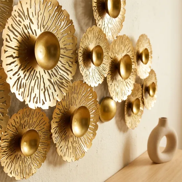 Golden_Floral_Metal_Wall_Art_Decor_With_Textured_Disc_Design
