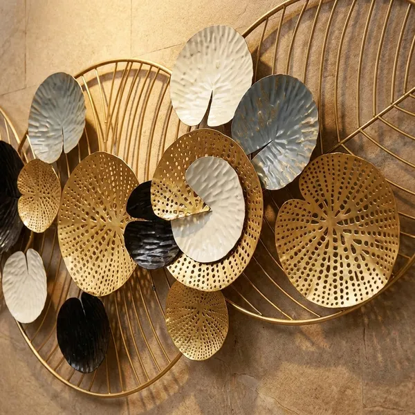 Decorative_Metal_Wall_Art_-_Overlapping_Circular_Discs_With_Gold_And_Black_Finish