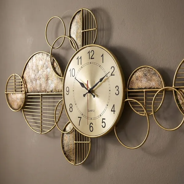 Modern_Geometric_Wall_Clock_With_Circular_Metal_Frame_Design