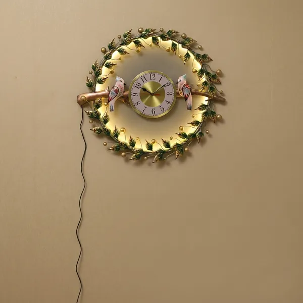 Decorative_Lighted_Wreath_Wall_Clock_With_Bird_Figurines