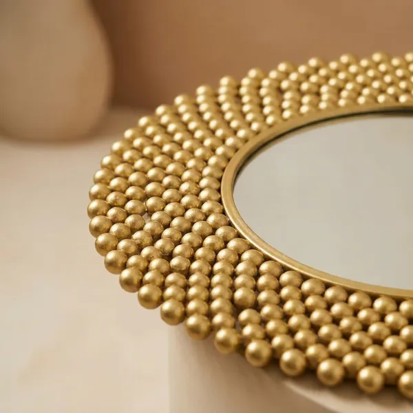 Golden_Sunburst_Round_Wall_Mirror_With_Decorative_Frame