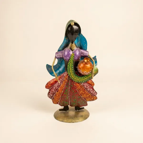 Decorative_Handcrafted_Indian_Woman_Figurine_With_Traditional_Attire