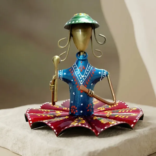 Handcrafted_Metal_Decorative_Figurine_-_Meditating_Woman_With_Staff