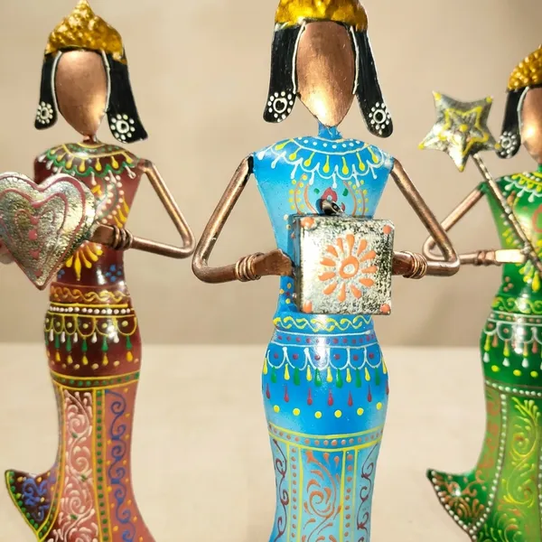 Decorative_Metal_Figurine_Set_-_Three_Women_Holding_Hands