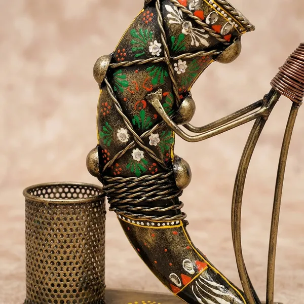 Decorative_Musical_Instrument_Pen_Holder_-_Handcrafted_Metal_Desk_Organizer