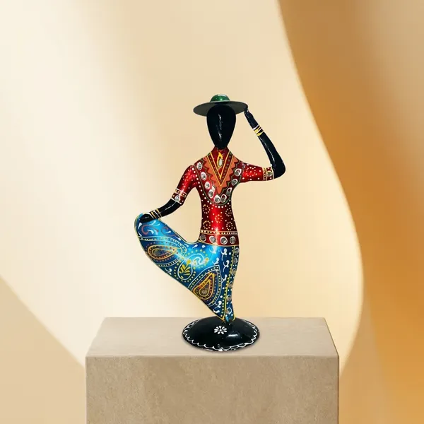 Handcrafted_Decorative_African_Woman_Figurine_With_Vibrant_Traditional_Attire